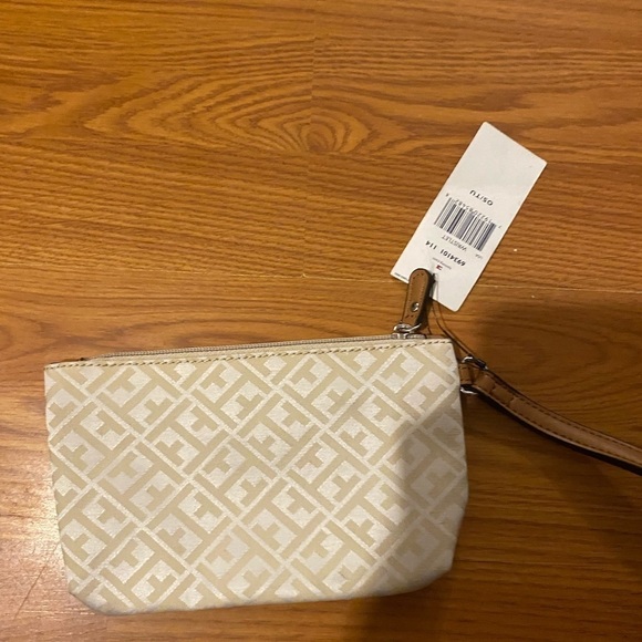 Tommy Hilfiger Wristlet (GA) - Picture 4 of 8